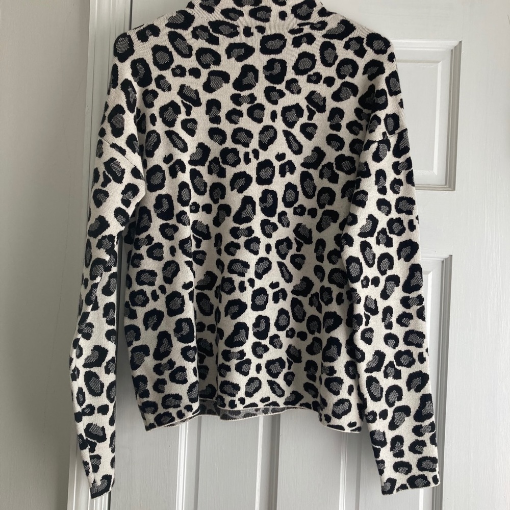 Tahari cheetah print mock/ turtle neck sweater